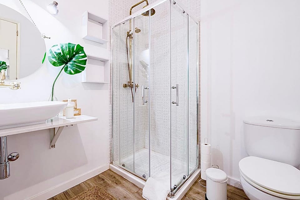 Shower, Toilet, Bathroom, towels