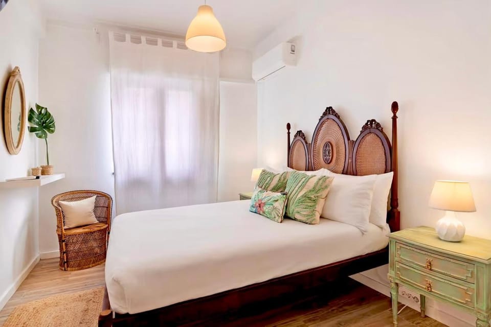 Bed, Photo of the whole room, Bedroom, air conditioner