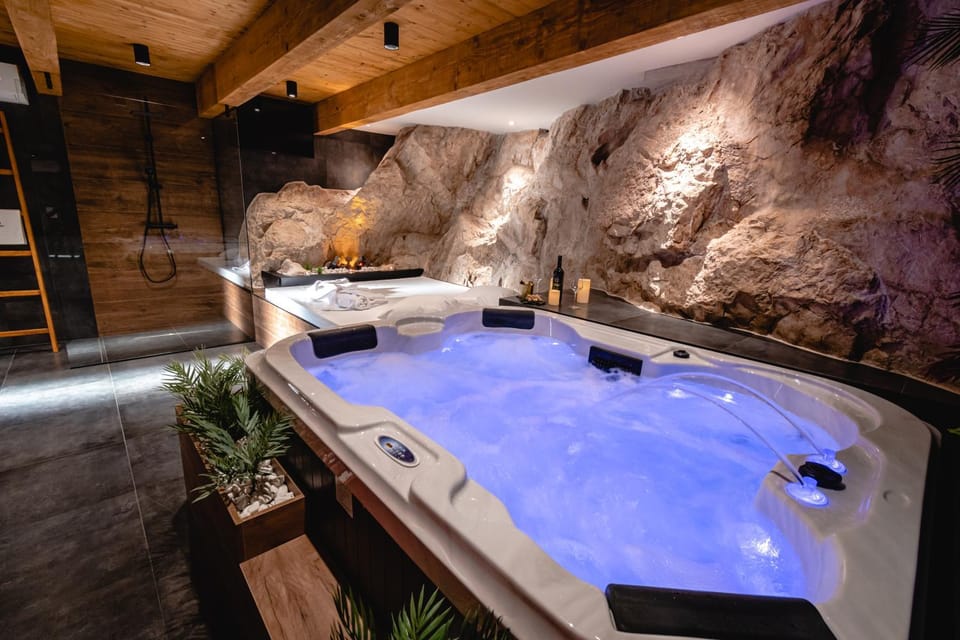 Hot Tub, Spa and wellness centre/facilities