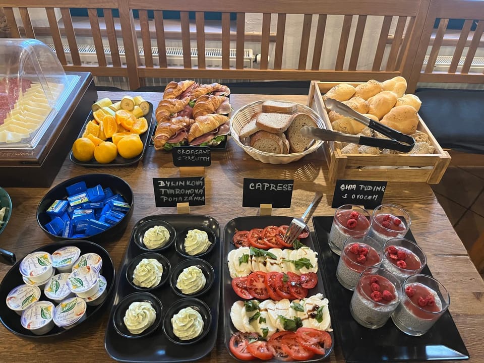 Food and drinks, Continental breakfast, Buffet breakfast