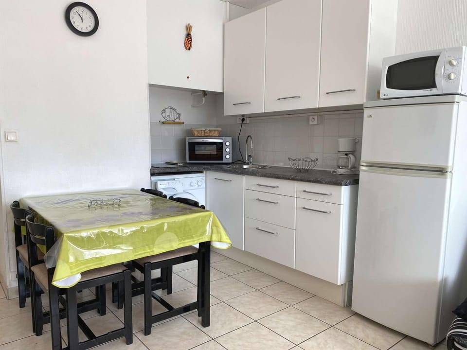 Studio 1ère étage avec wifi, vue sur parc - FR-1-553-24 Apartment in Balaruc-les-Bains