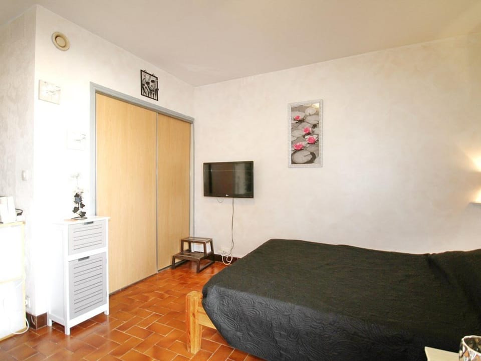 Studio rénové avec wifi, balcon et climatisation à Balaruc-les-Bains - FR-1-553-53 Apartment in Balaruc-les-Bains