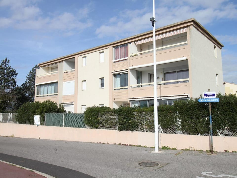 T2 avec jardinet, cuisine équipée, parking privatif - FR-1-553-57 Apartment in Balaruc-les-Bains