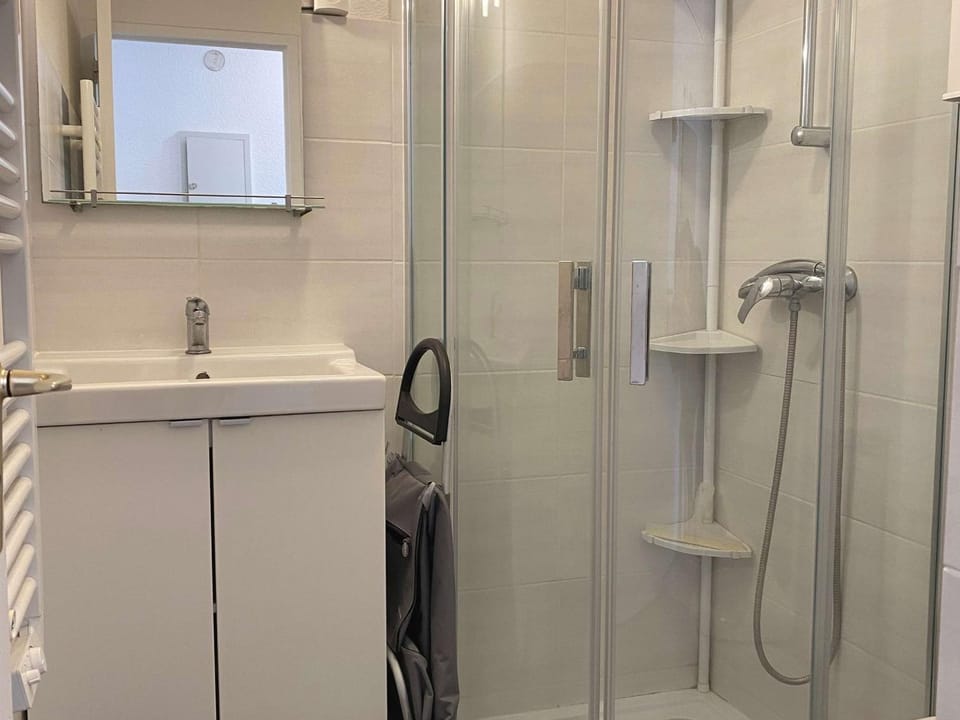 Studio rénové climatisé avec balcon, parking et wifi à Balaruc-les-Bains - FR-1-553-66 Apartment in Balaruc-les-Bains