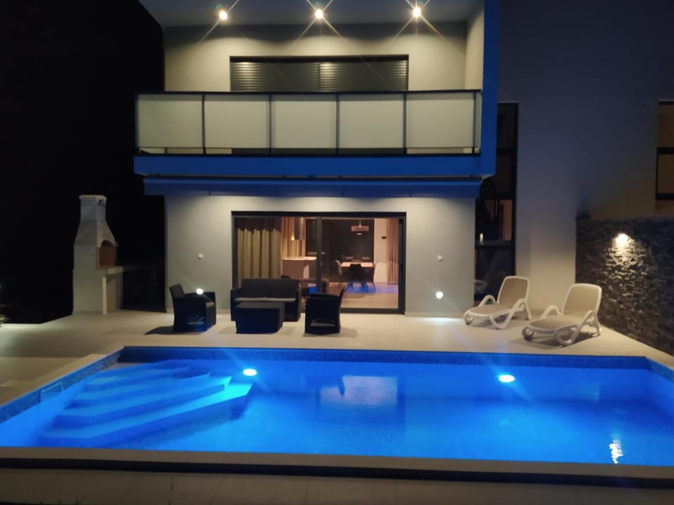 Swimming pool, Swimming pool
