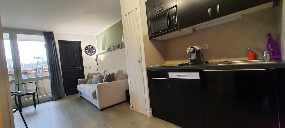 Kitchen or kitchenette, Living room