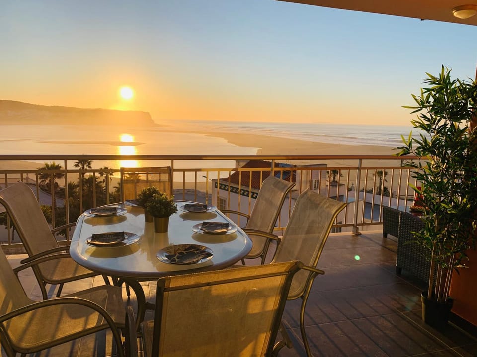 Natural landscape, View (from property/room), Balcony/Terrace, Dining area, Sea view, Sunset