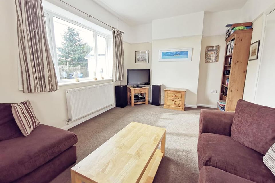 CAE GRUGOG COTTAGE-3 Bed-Sleeps 6-Ground Floor Bathroom House in Trearddur Bay