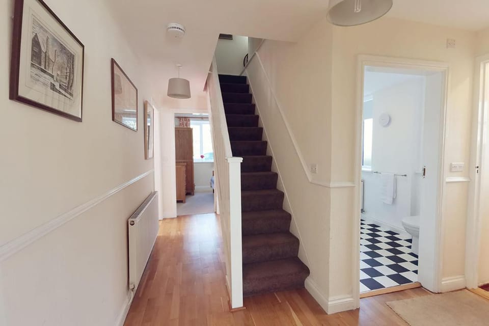 CAE GRUGOG COTTAGE-3 Bed-Sleeps 6-Ground Floor Bathroom House in Trearddur Bay