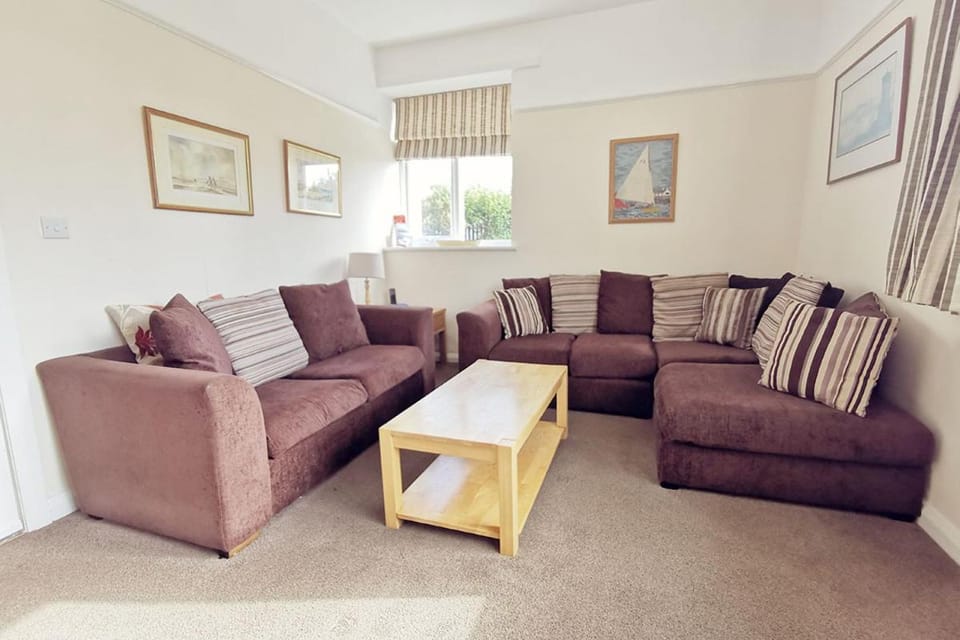 CAE GRUGOG COTTAGE-3 Bed-Sleeps 6-Ground Floor Bathroom House in Trearddur Bay