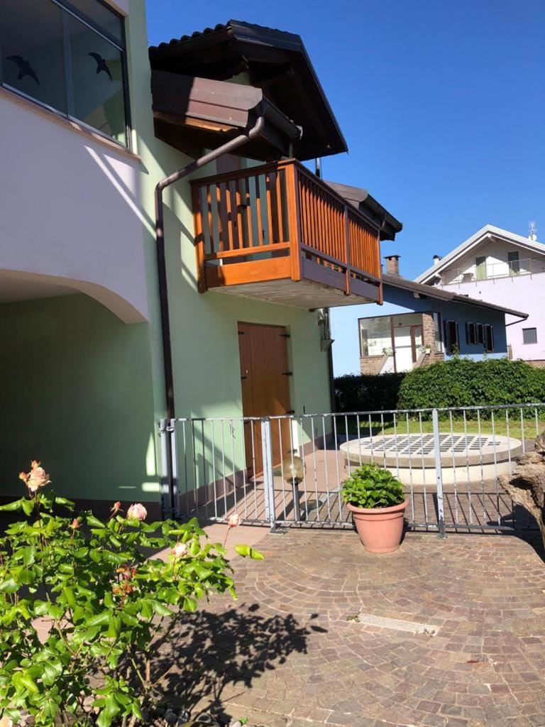 Property building, Patio, Facade/entrance