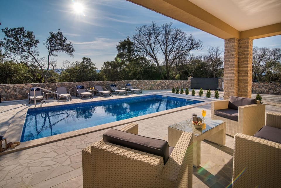 Swimming pool, Sunrise
