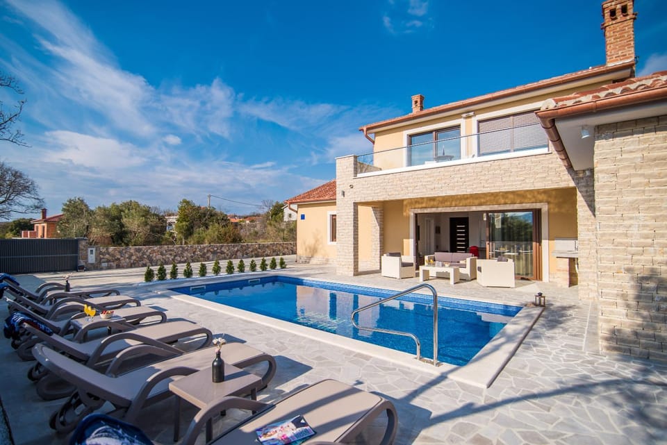 Property building, Pool view, Swimming pool