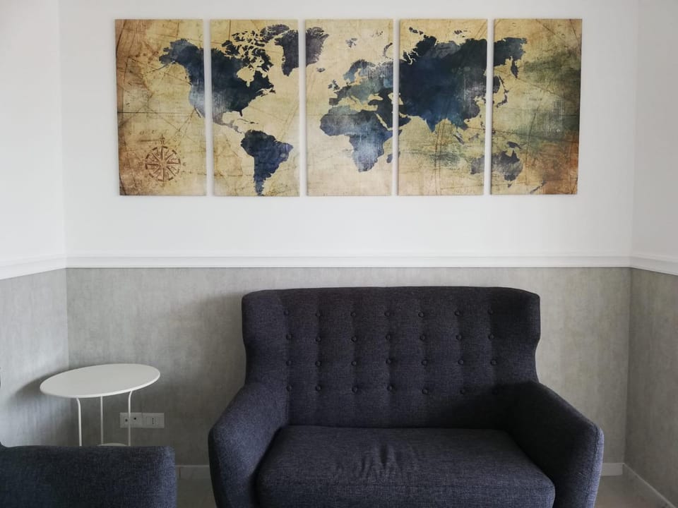 Living room, Seating area