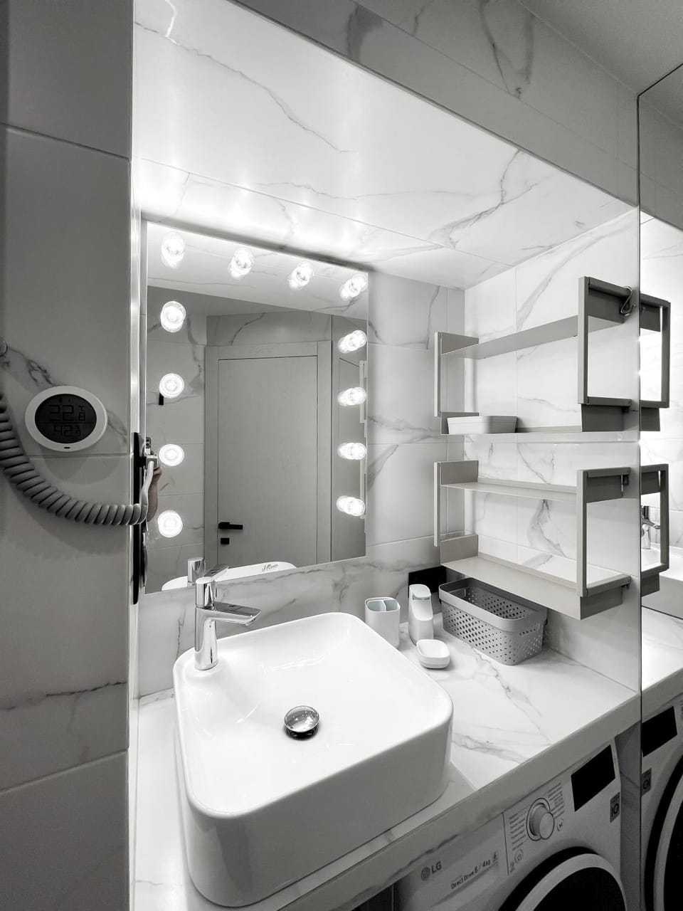 Shower, Toilet, towels