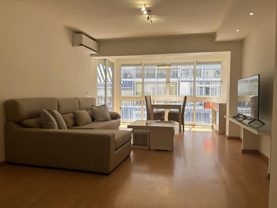 Levante Beach & Benidorm Center - WIFI + A/C Apartment in Benidorm