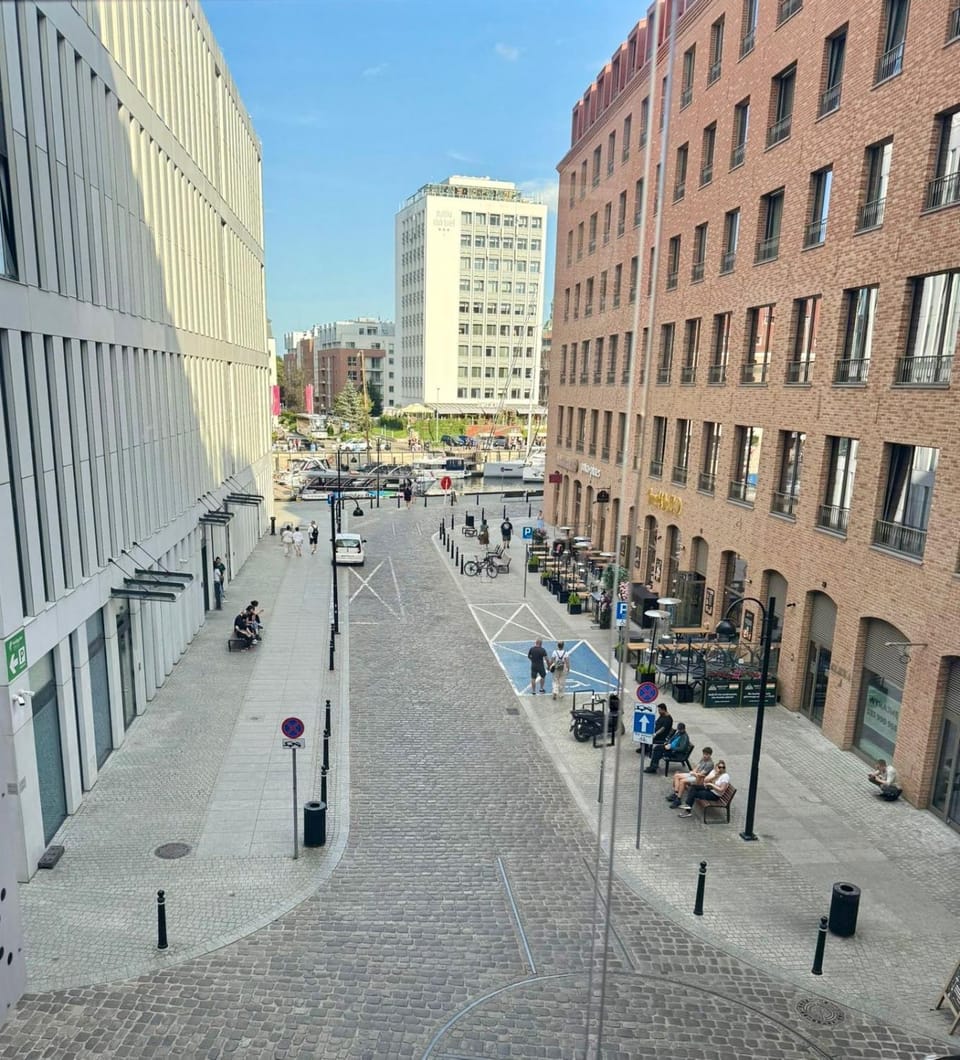 Baltic Riviera Apartments - Granaria Riverside Apartment in Gdansk