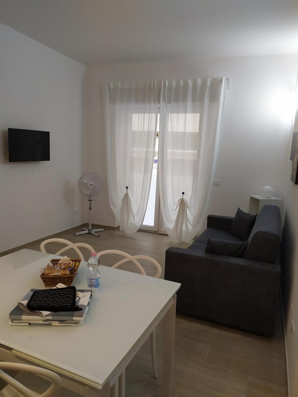 TV and multimedia, Living room, Dining area