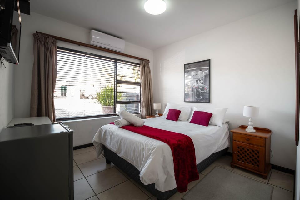 Broadway Tygervalley House Bed and Breakfast in Cape Town