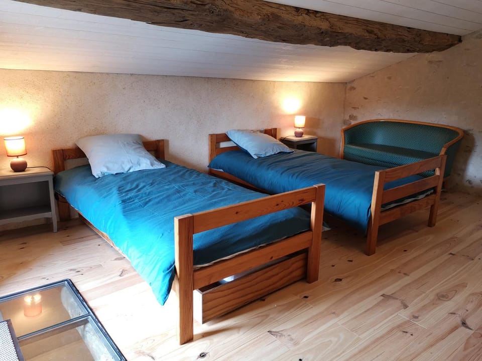 Bed, Photo of the whole room, Bedroom