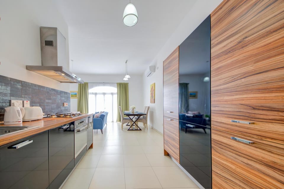 Kitchen or kitchenette, Dining area, pet friendly, stove