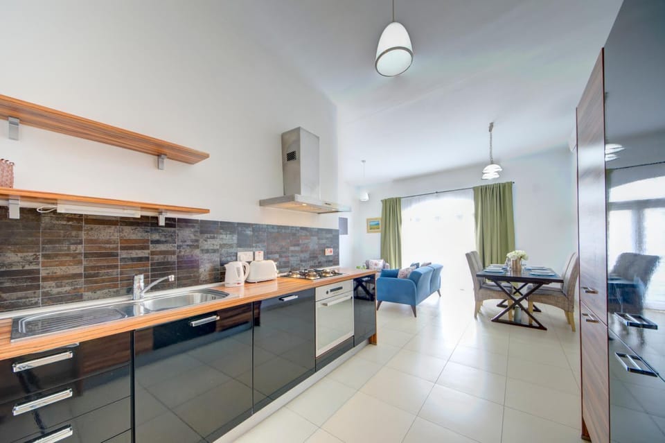 Kitchen or kitchenette, Seating area, Dining area, toaster