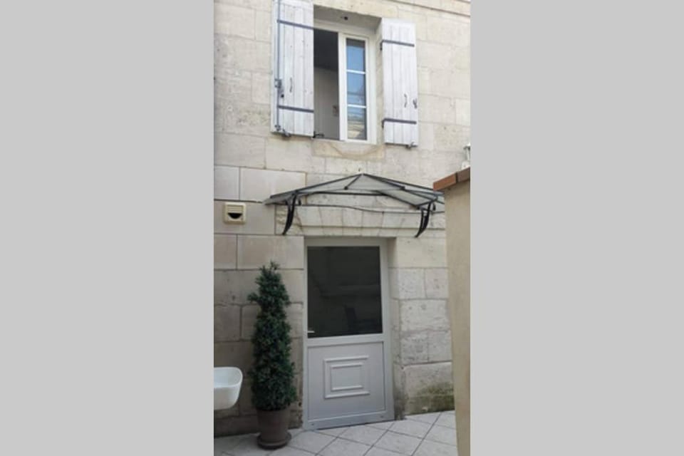 Joli petit loft dans échoppe pierre centre-ville Apartment in Bordeaux