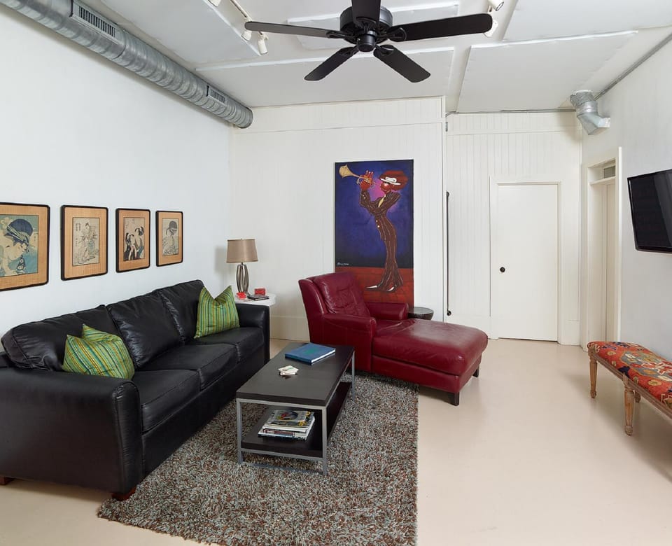 Living room, Seating area, Pets
