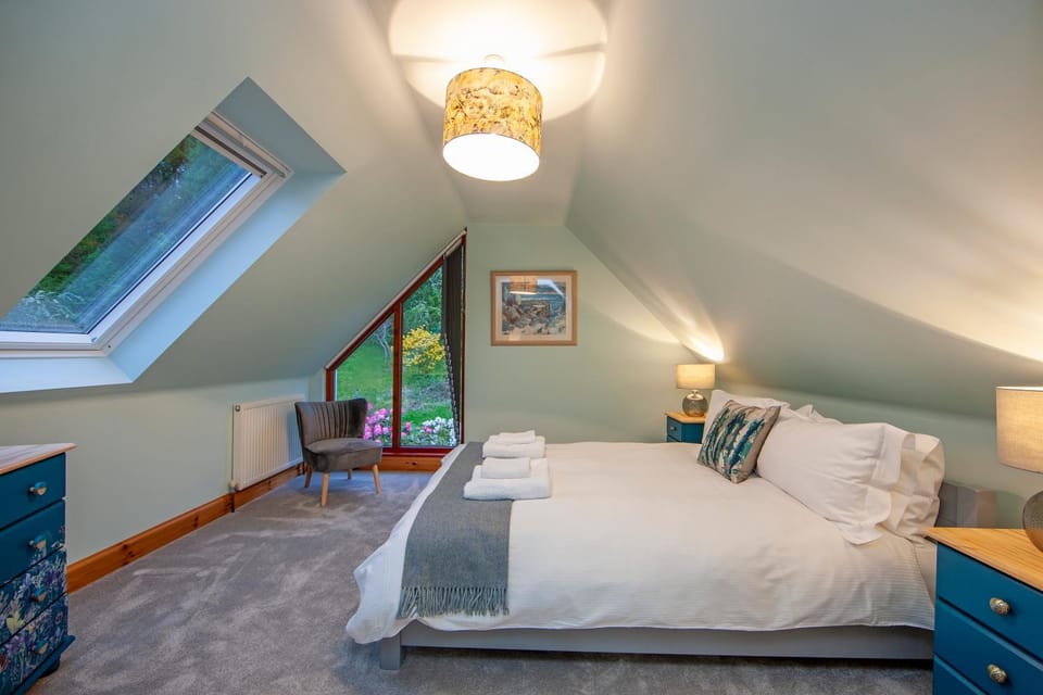 Bed, Photo of the whole room, Bedroom