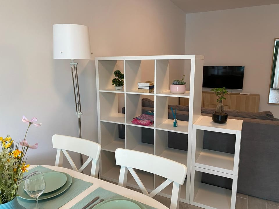TV and multimedia, Living room, Dining area
