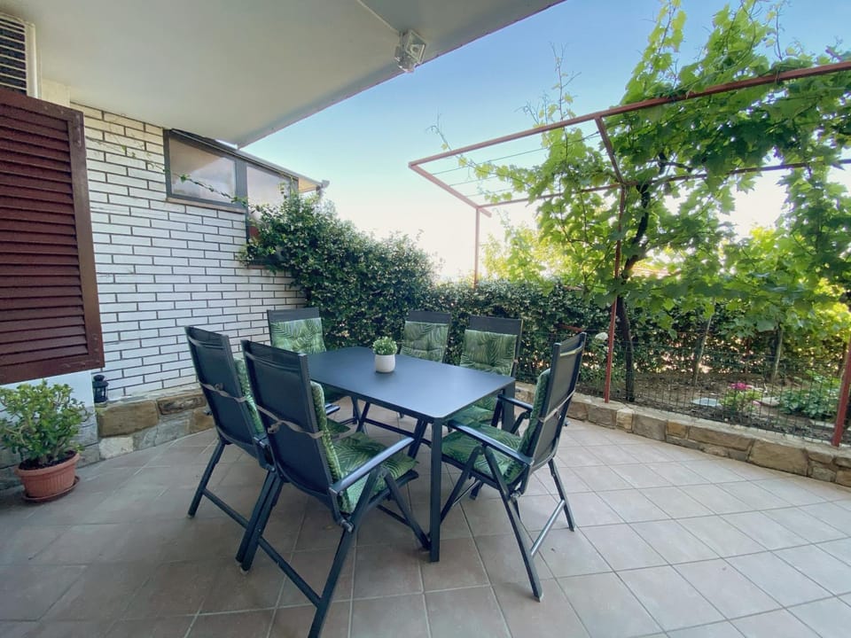 Garden, Garden, Balcony/Terrace, Garden view