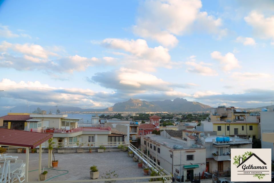 Neighbourhood, Beach, City view, Sea view, Street view, Area and facilities