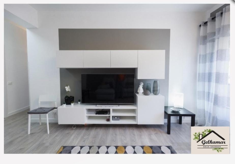 Communal lounge/ TV room, TV and multimedia, Balcony/Terrace