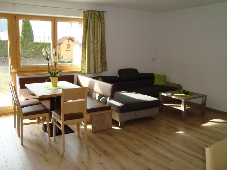 Living room, Seating area, Dining area