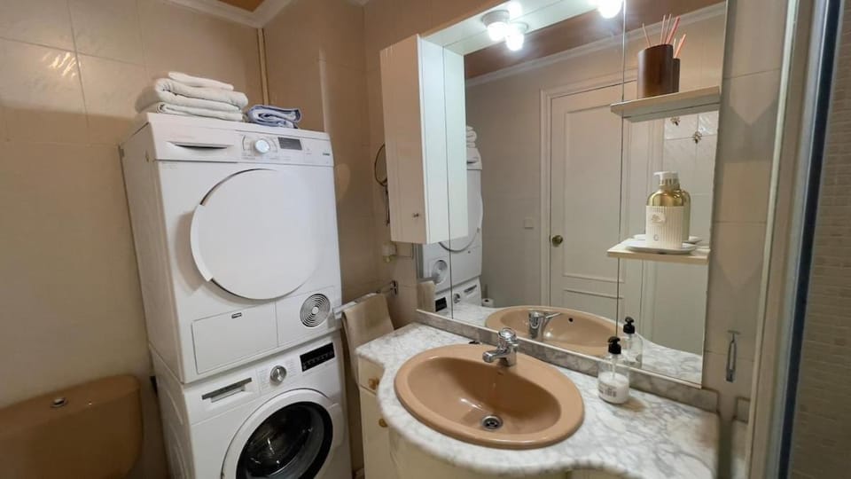 Shower, Bathroom, towels, washing machine, dryer