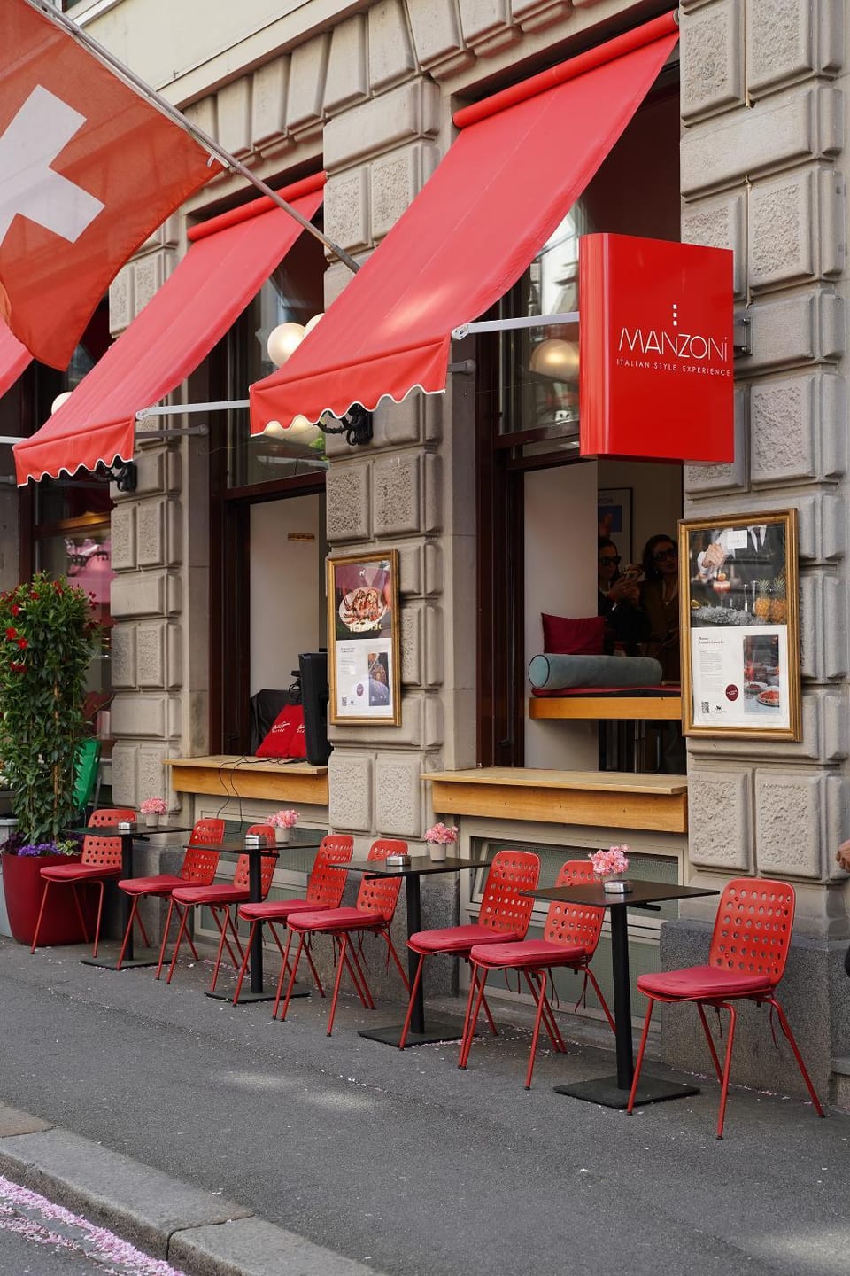 Lounge or bar, Location