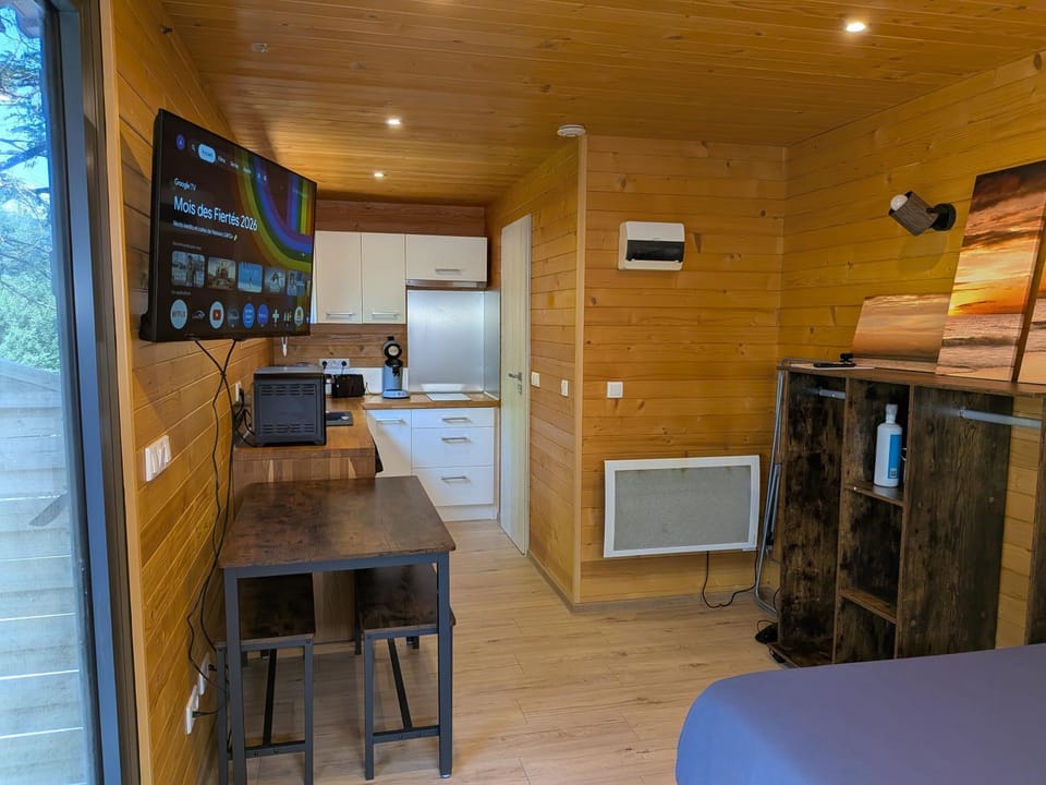 TV and multimedia, Kitchen or kitchenette, Dining area