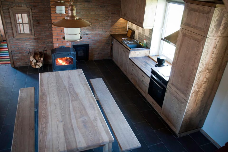 Kitchen or kitchenette, Seating area, oven, stove