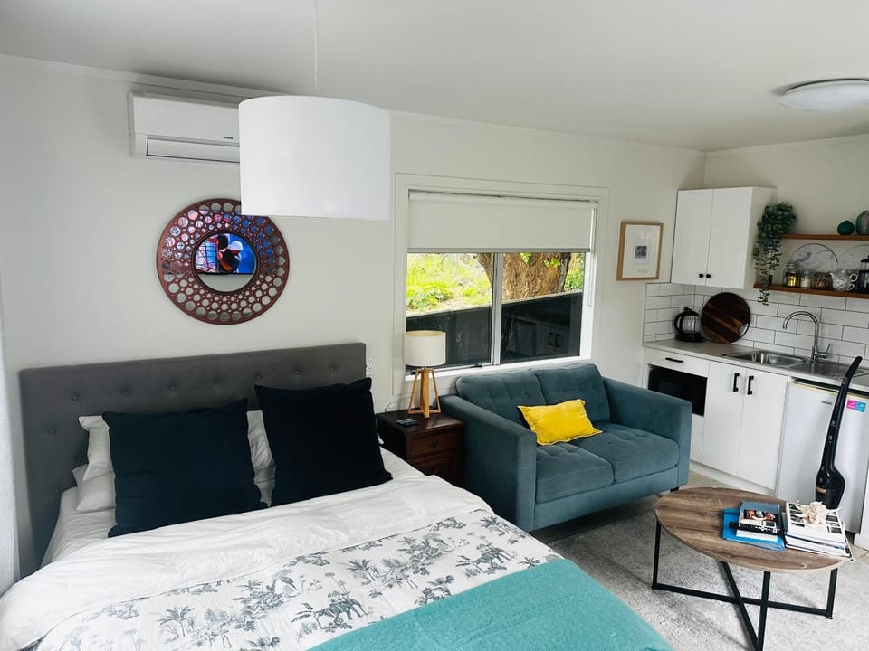 Private Beachside Studio with Courtyard and Sea view Apartment in Wellington Region
