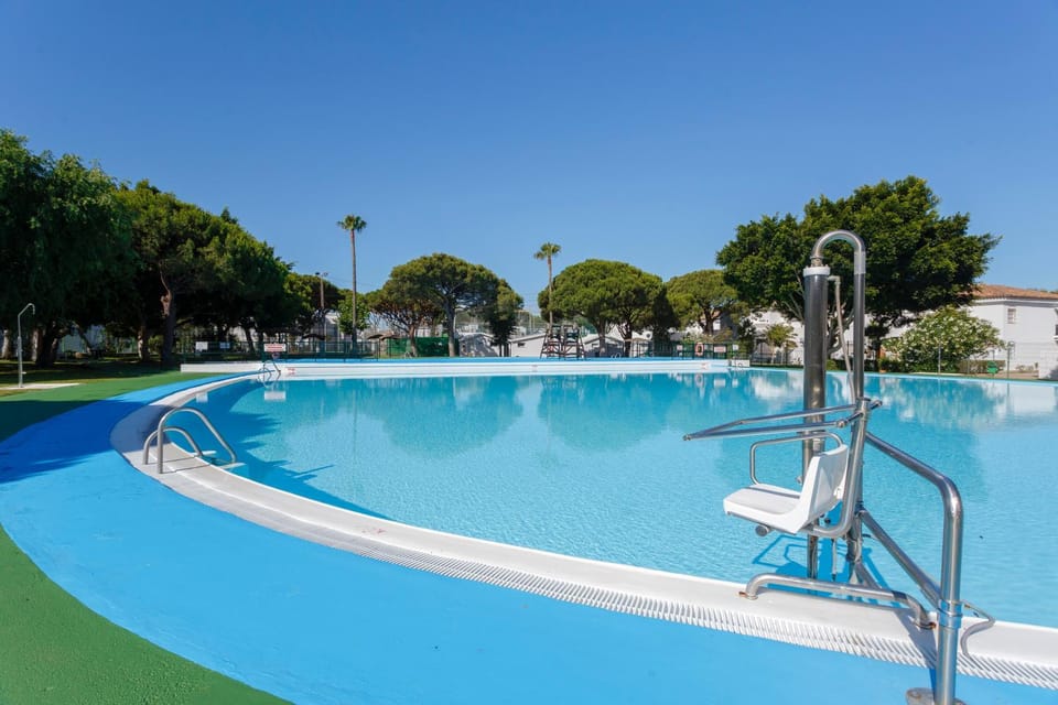 Swimming pool, Swimming pool