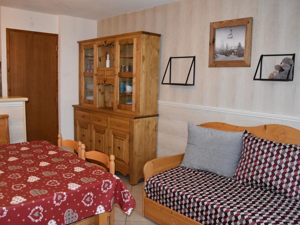 Joli 2 pièces avec terrasse et piscine chauffée - FR-1-464-178 Apartment in Pralognan-la-Vanoise