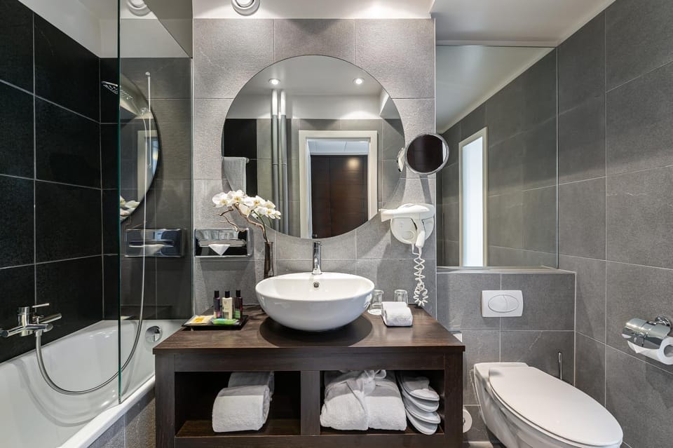 Bathroom, Bath