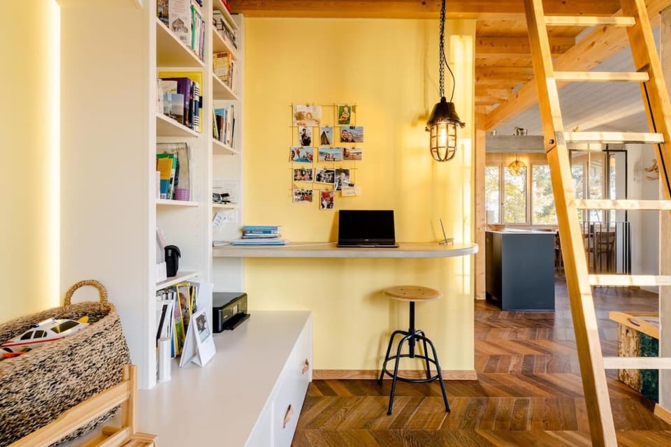 Library, Living room, Seating area