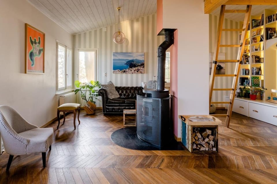 Living room, Seating area