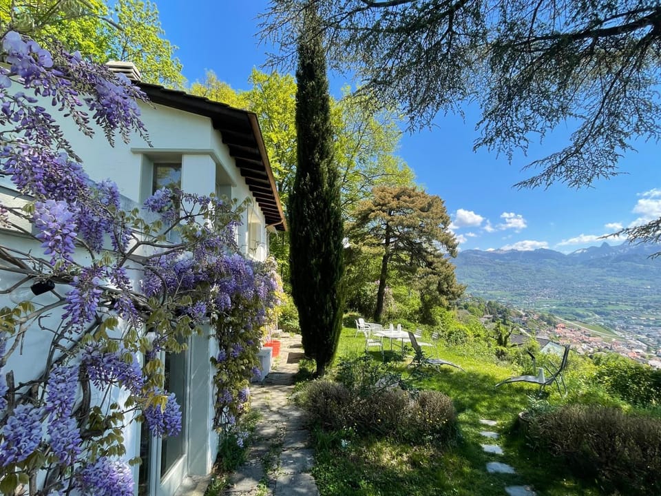 Lavaux Lodge - Romantic escape with magic views! Villa in Fribourg, Switzerland