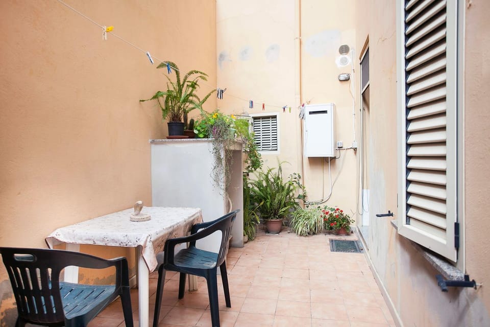 Communal lounge/ TV room, Balcony/Terrace, Communal kitchen