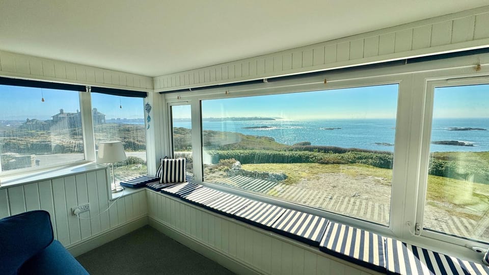 HEADLANDS-2 BED-SEA VIEW APARTMENT-TREARDDUR BAY House in Trearddur Bay