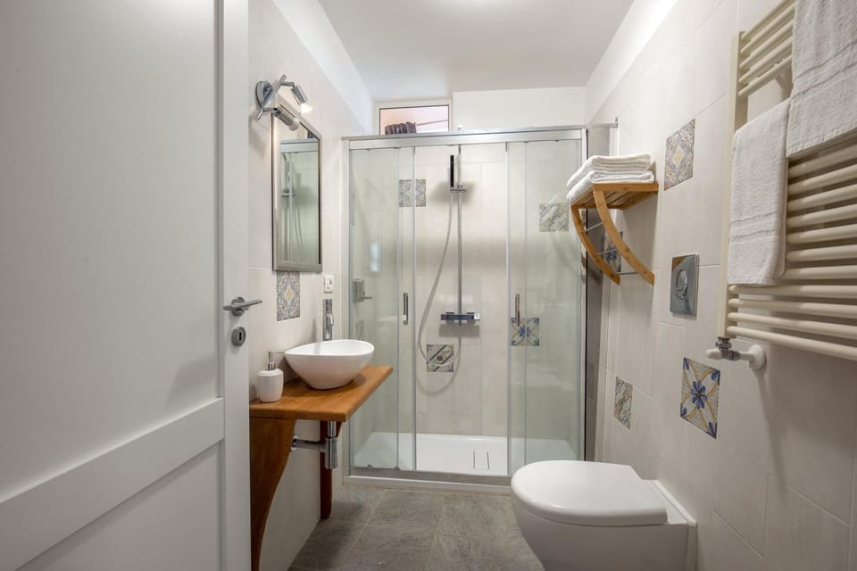 Shower, Toilet, bidet