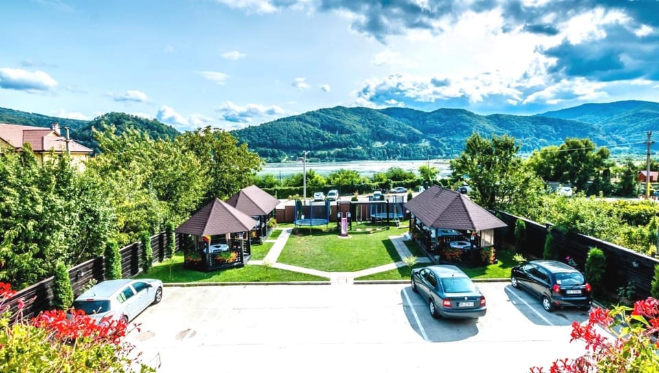 Restaurant/places to eat, Day, Bird's eye view, Summer, Children play ground, Garden, Balcony/Terrace, On site, Garden view, Lake view, Mountain view, River view