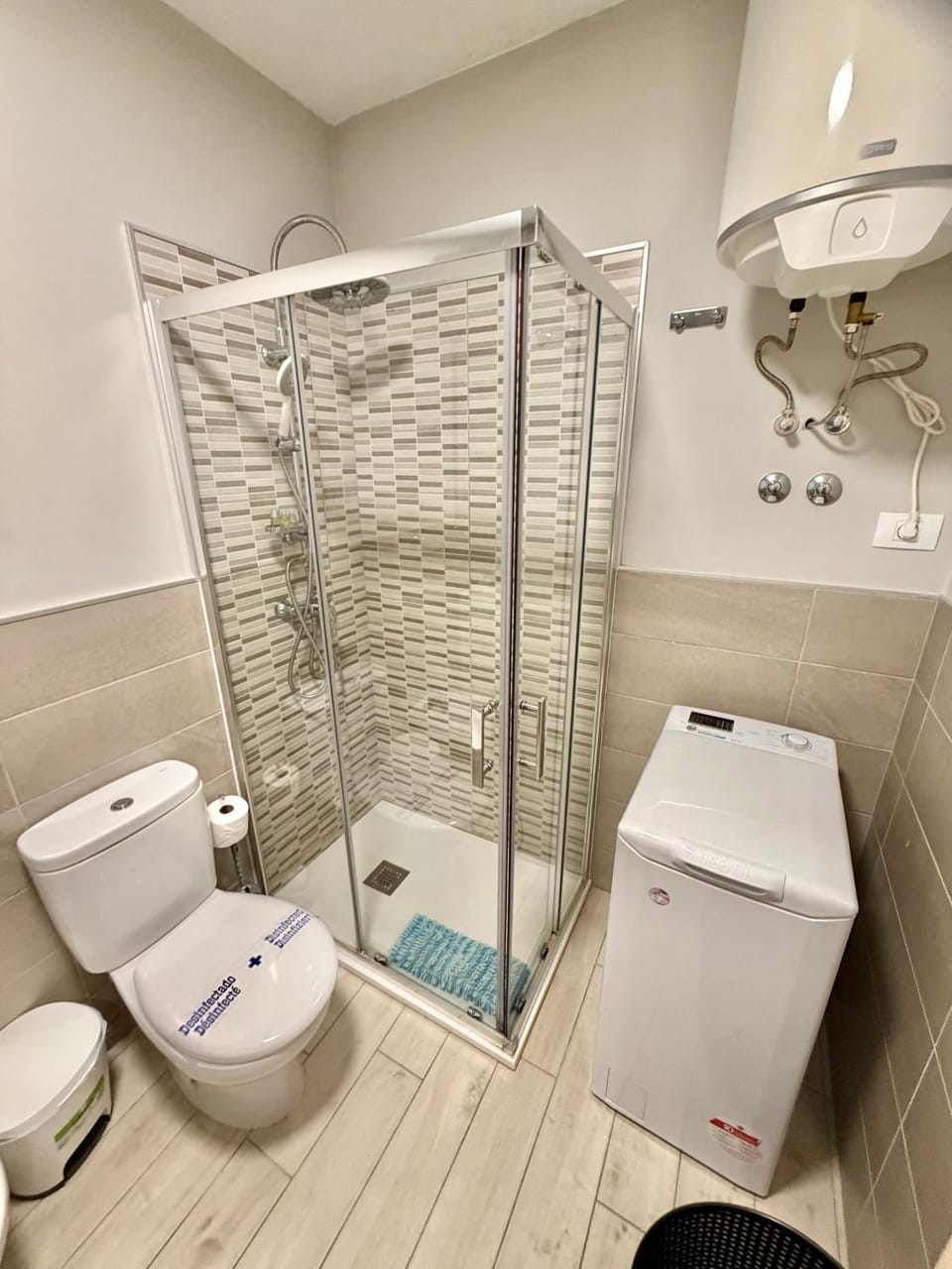 Bathroom, washing machine